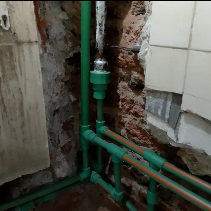 Instalacion columna de agua y red agua fria y caliente en termofusion.