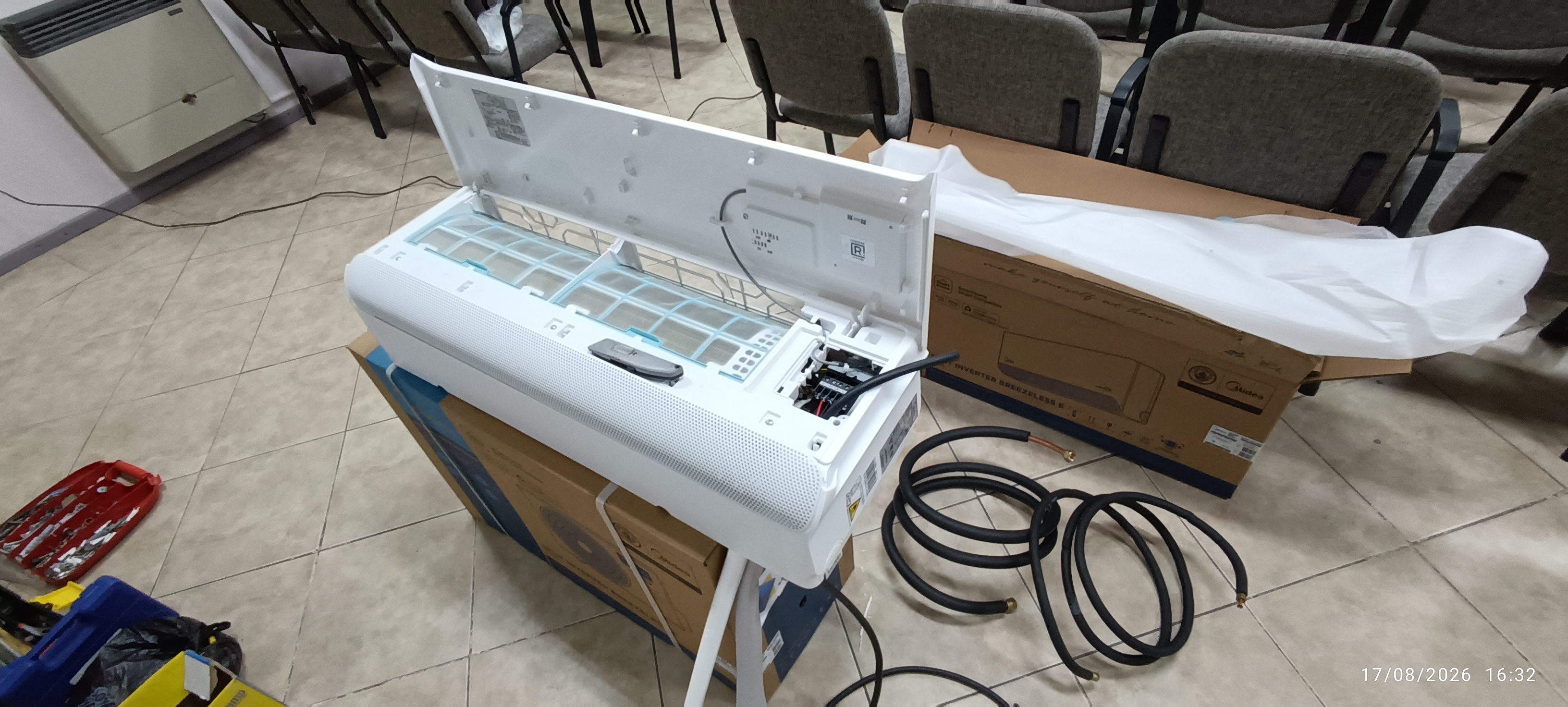 Instalación de equipo Midea Inverter de 4800 frigorias